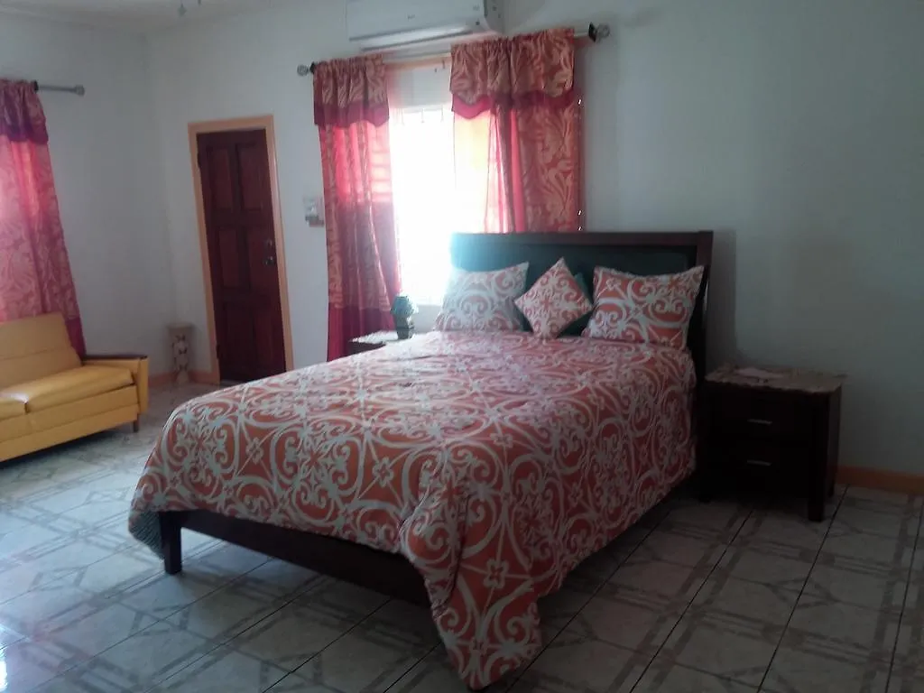 Jus4U-Apt-2 The Home Away From Home Villa Bamboo 0*,